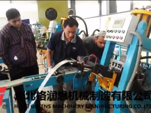 孟加拉客戶來廠參觀考察高速碼釘成型機(jī)